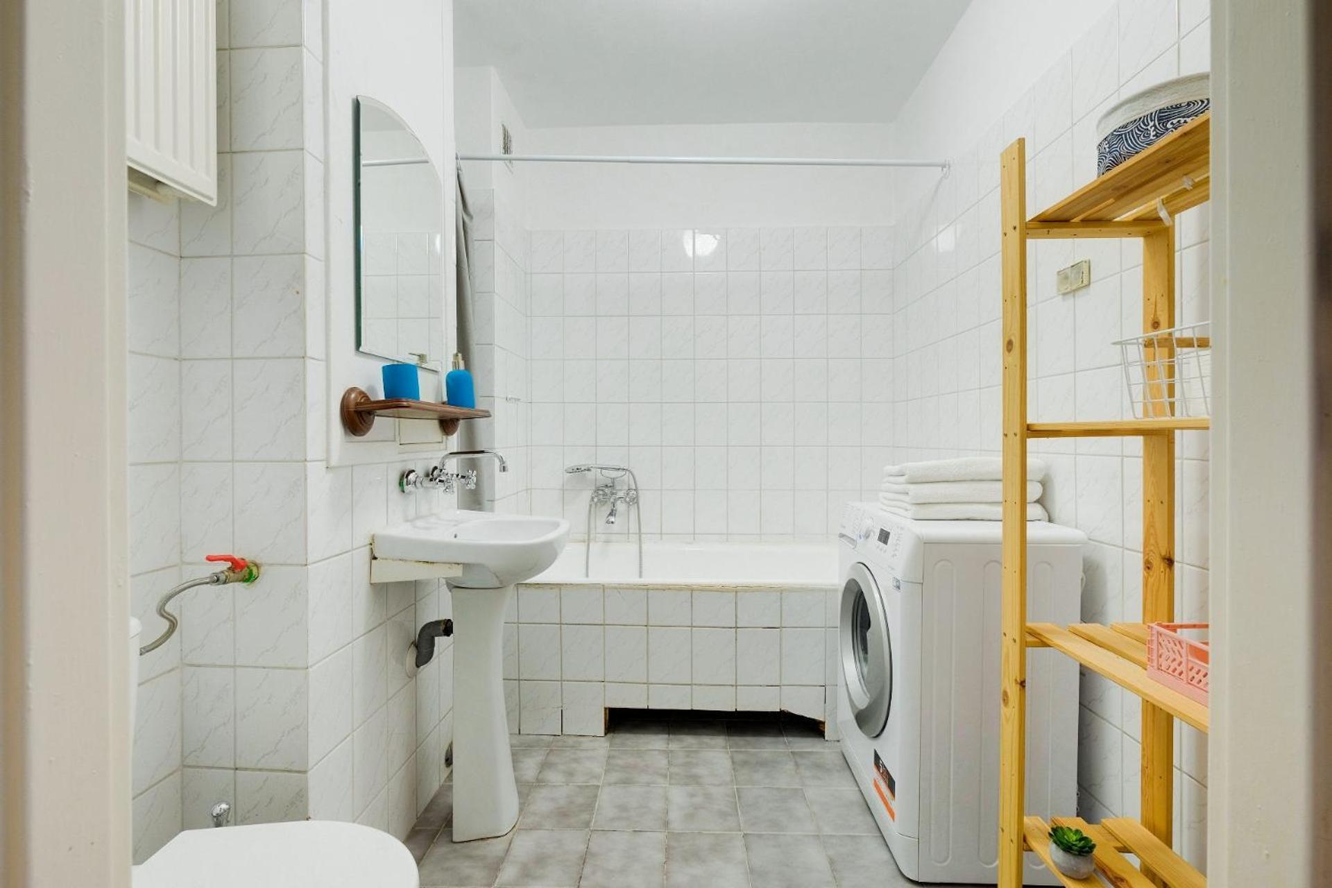 Spacious Apartment In Green Location Варшава Экстерьер фото