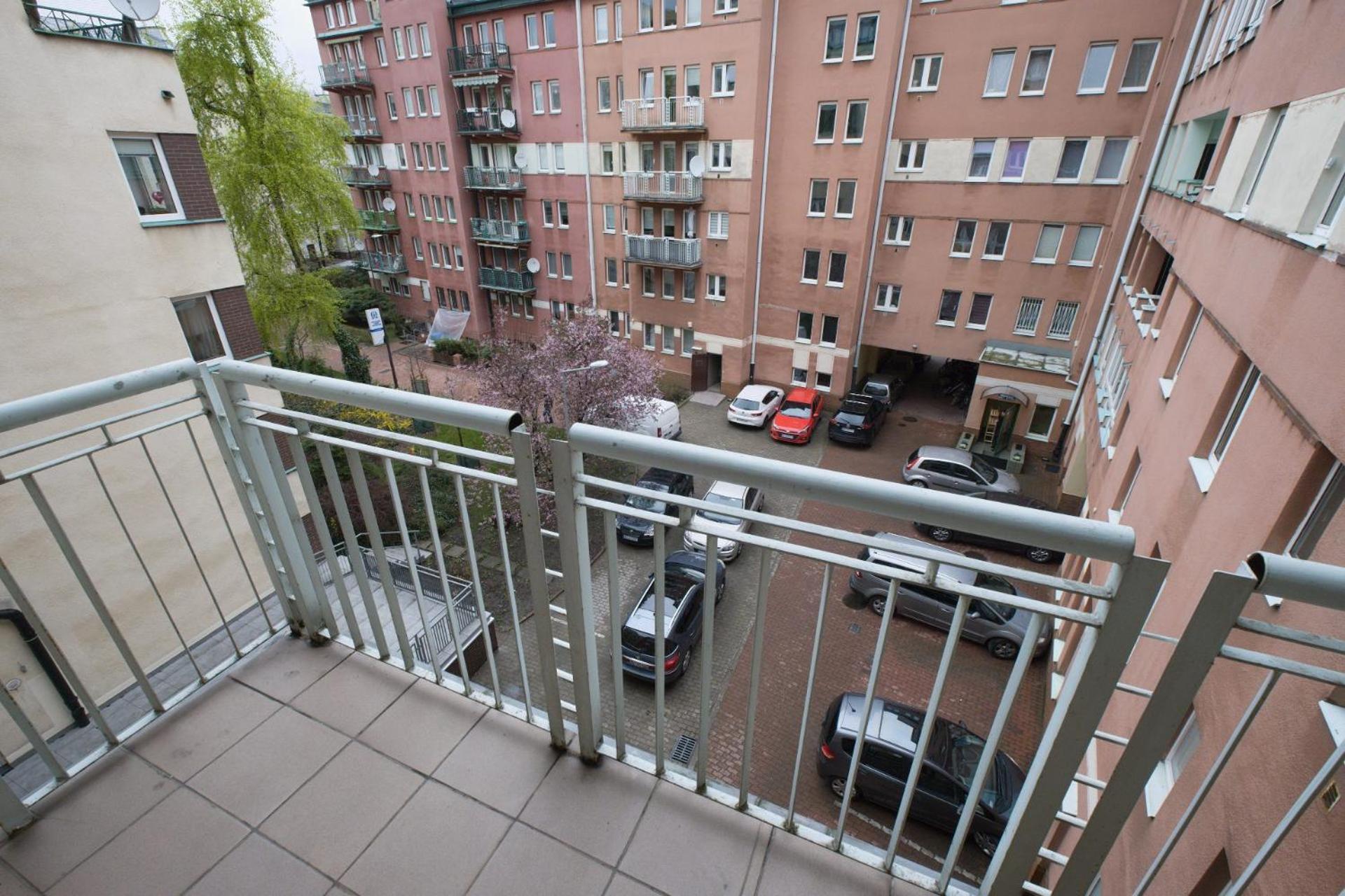 Spacious Apartment In Green Location Варшава Экстерьер фото